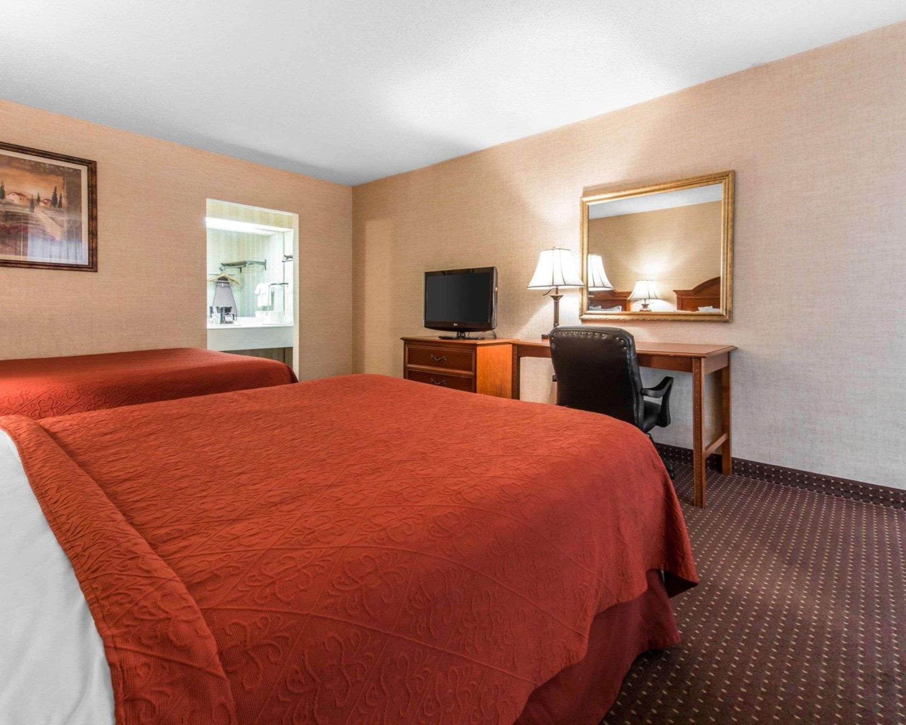 Quality Inn & Suites Conference Center Across From Casino Kearsarge Exterior photo