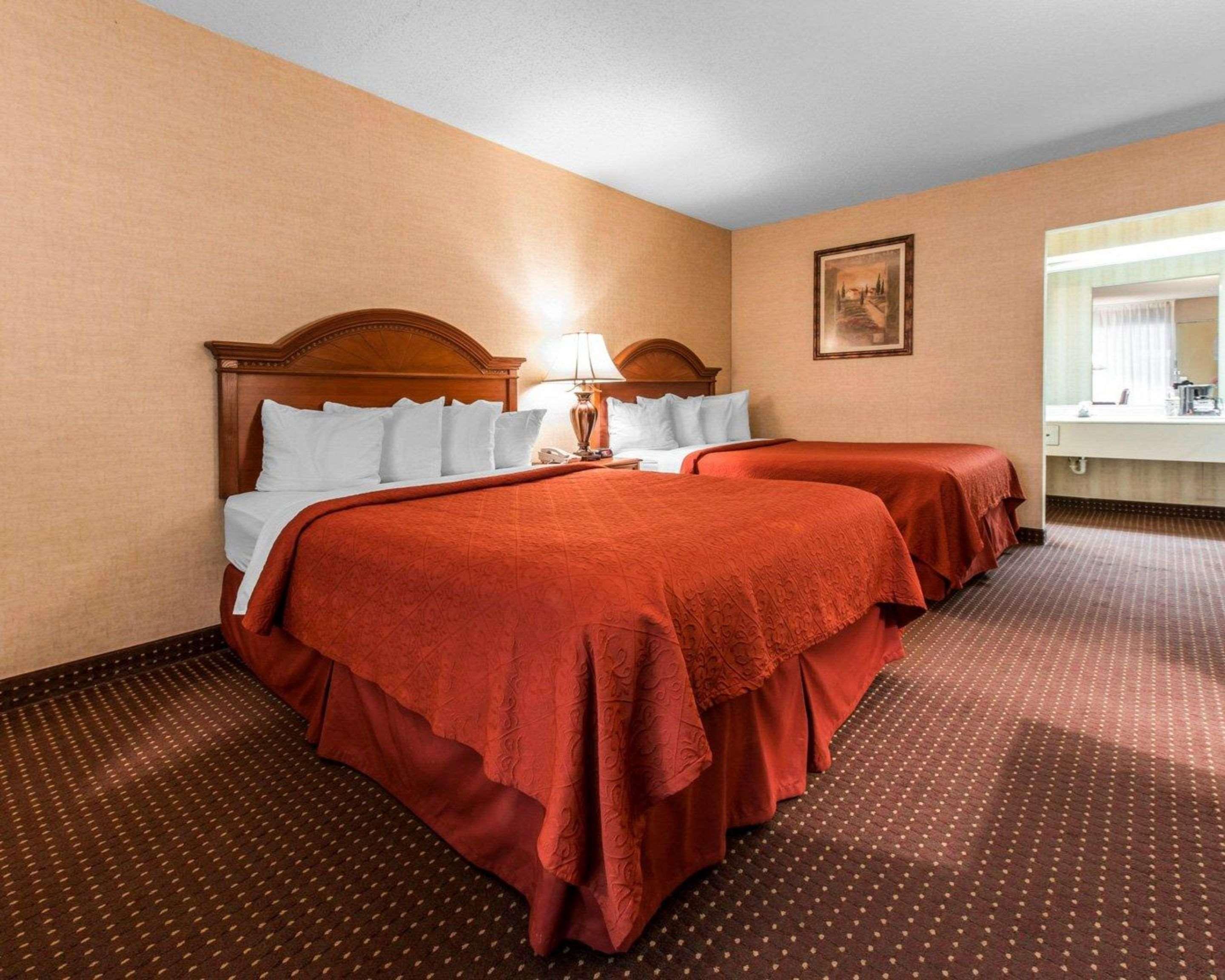 Quality Inn & Suites Conference Center Across From Casino Kearsarge Exterior photo