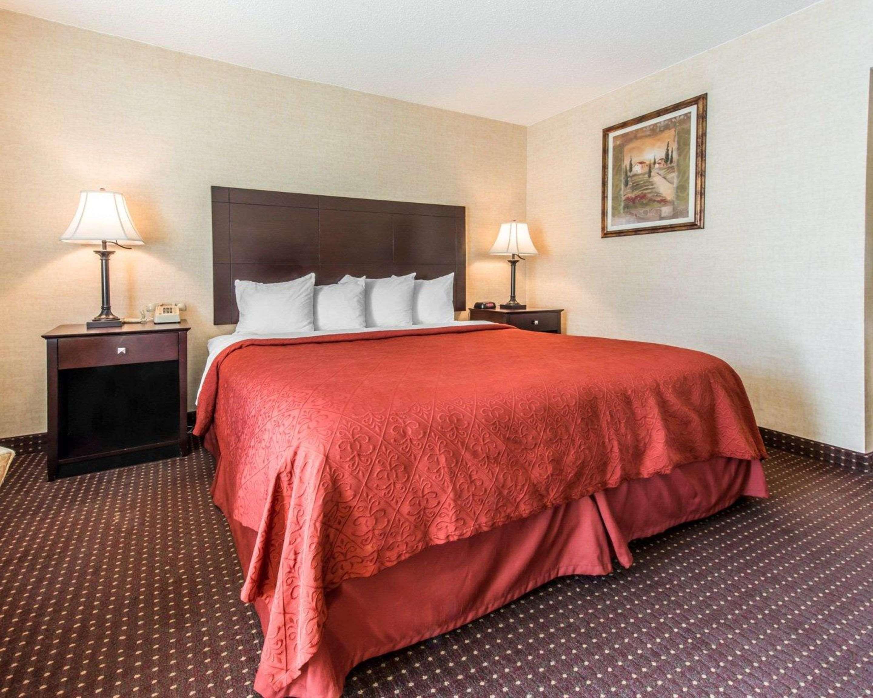 Quality Inn & Suites Conference Center Across From Casino Kearsarge Exterior photo