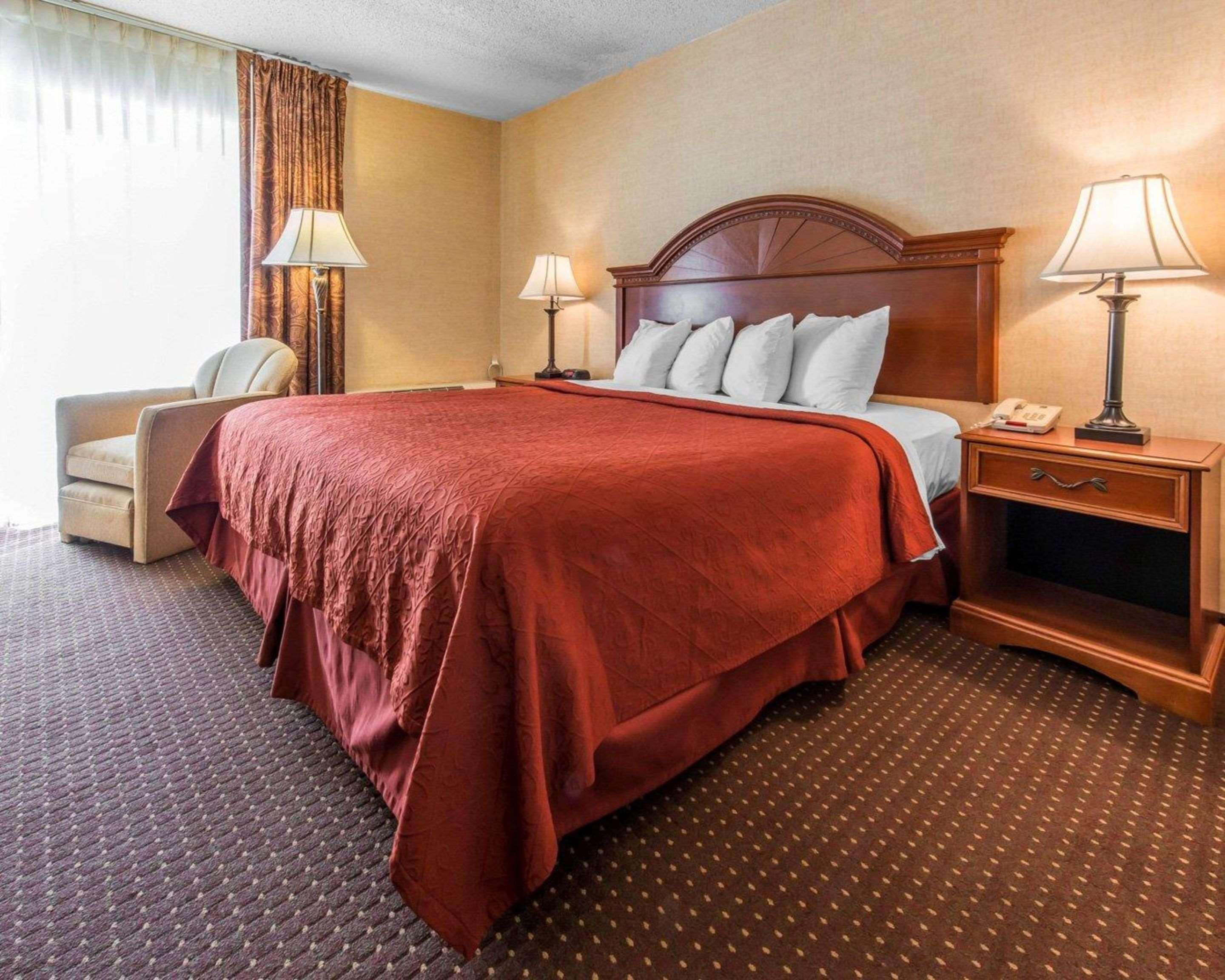 Quality Inn & Suites Conference Center Across From Casino Kearsarge Exterior photo