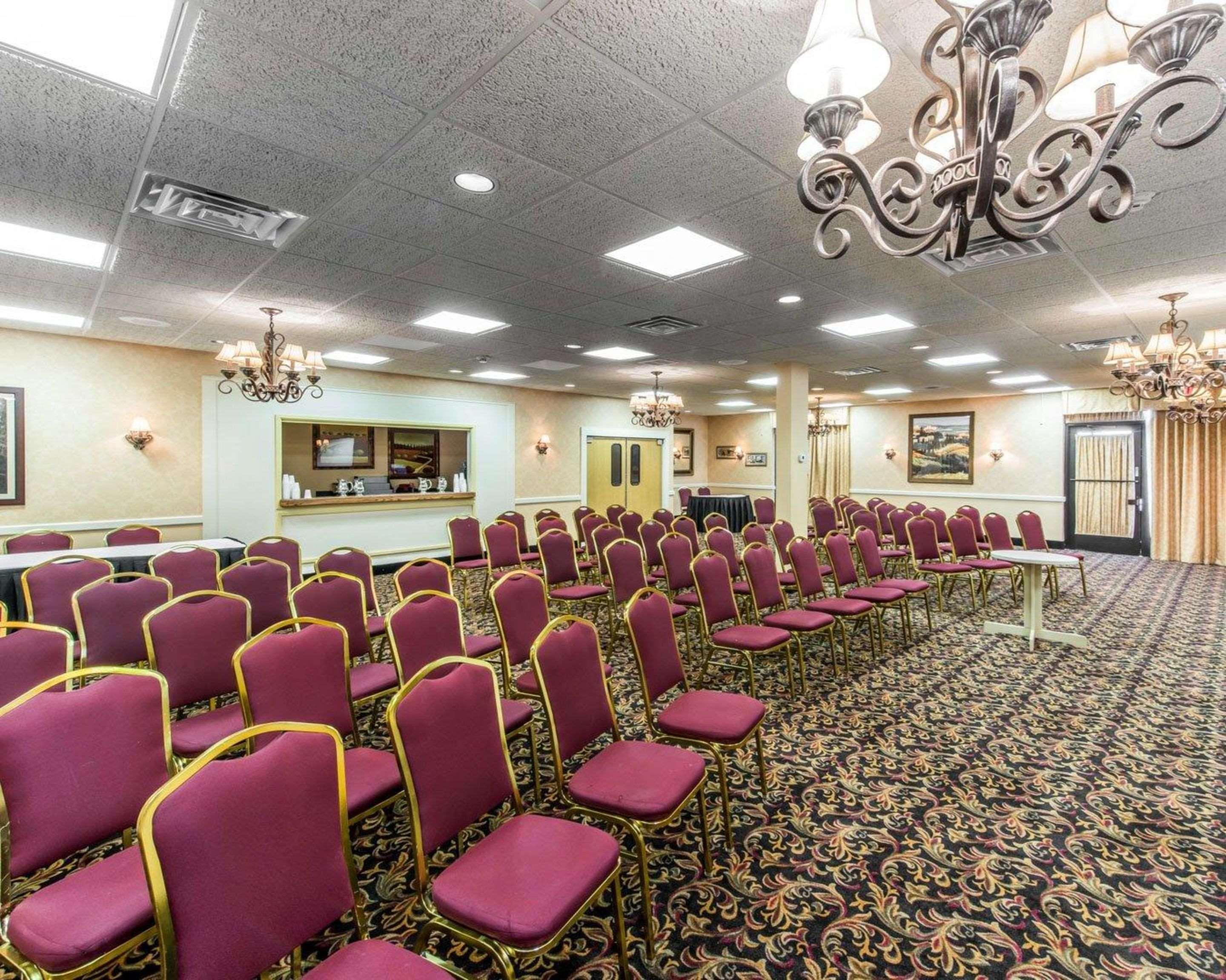 Quality Inn & Suites Conference Center Across From Casino Kearsarge Exterior photo