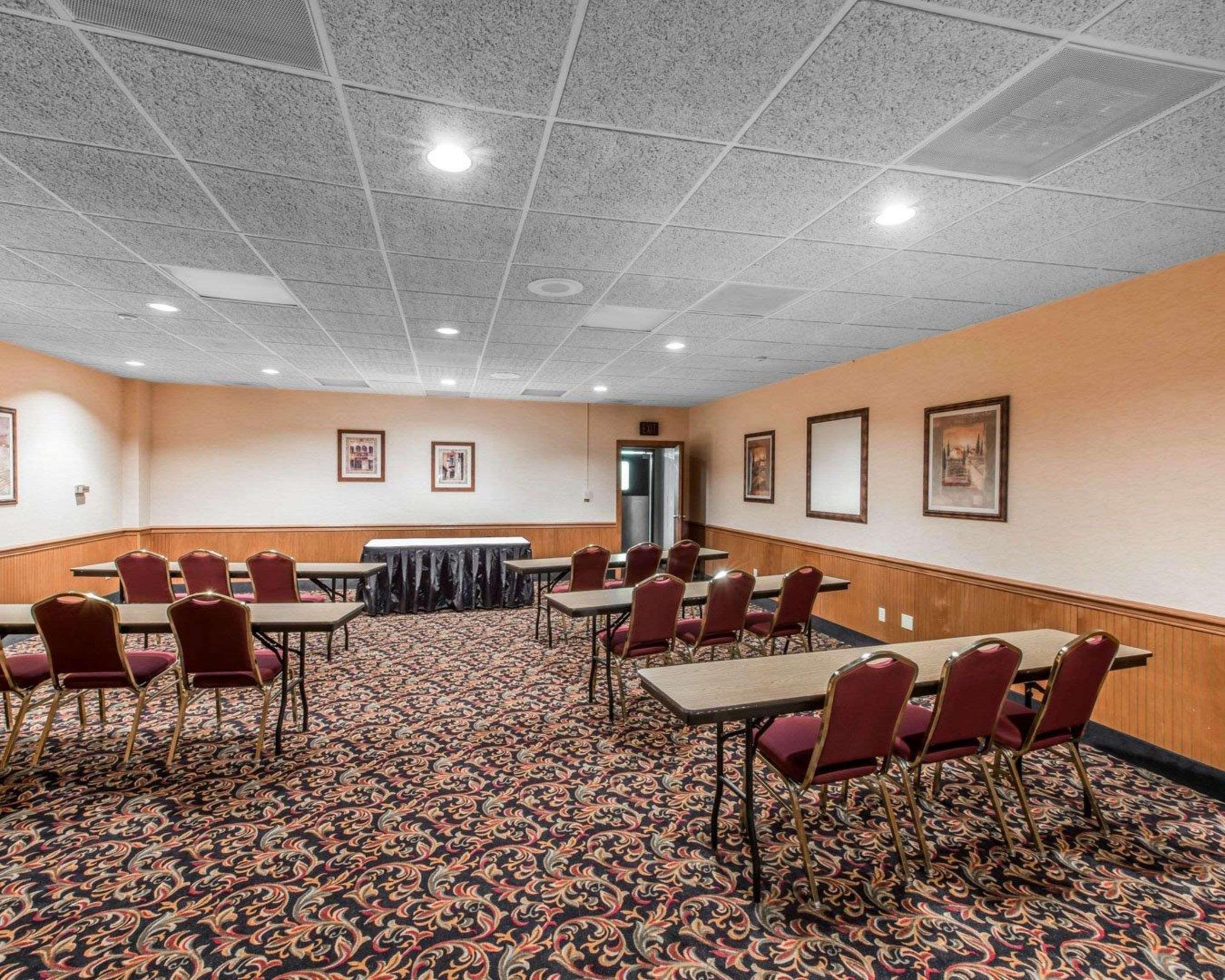 Quality Inn & Suites Conference Center Across From Casino Kearsarge Exterior photo