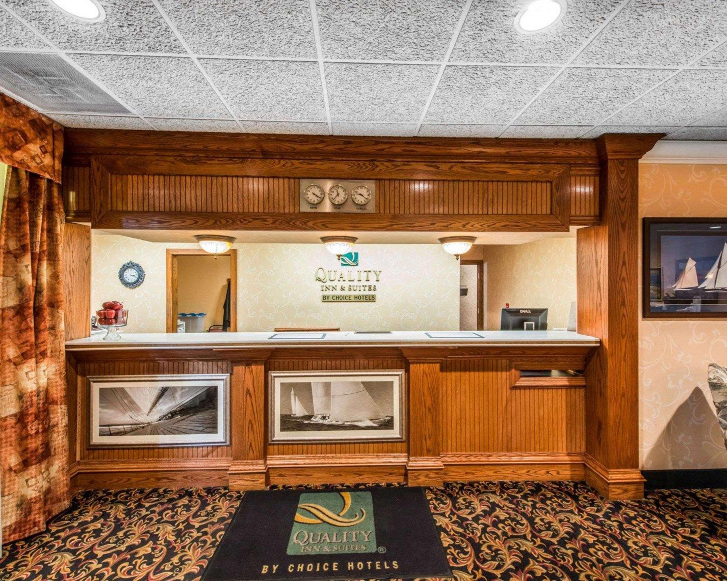 Quality Inn & Suites Conference Center Across From Casino Kearsarge Exterior photo